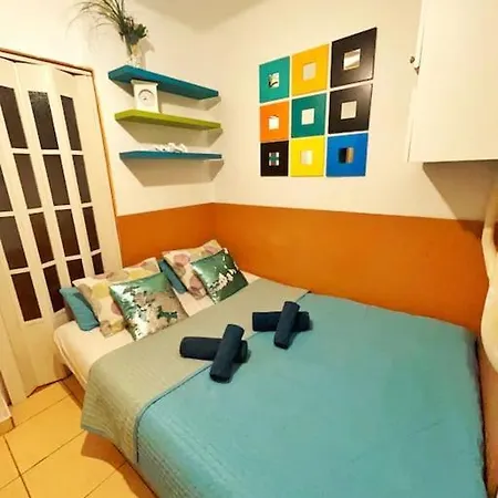 Apartment Budget Flat In The Center *