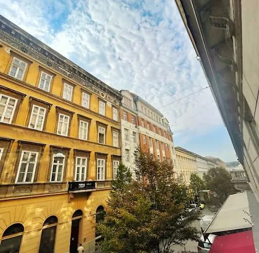 Budget Flat In The Center